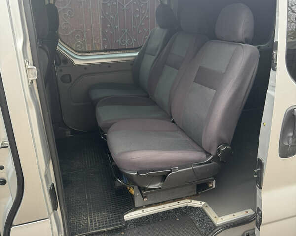 Серый Рено Трафик, объемом двигателя 2 л и пробегом 300 тыс. км за 13750 $, фото 7 на Automoto.ua