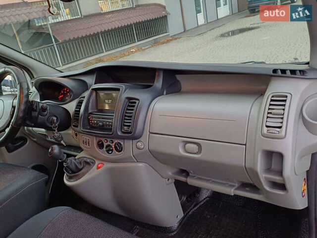 Серый Рено Трафик, объемом двигателя 2 л и пробегом 239 тыс. км за 15800 $, фото 13 на Automoto.ua