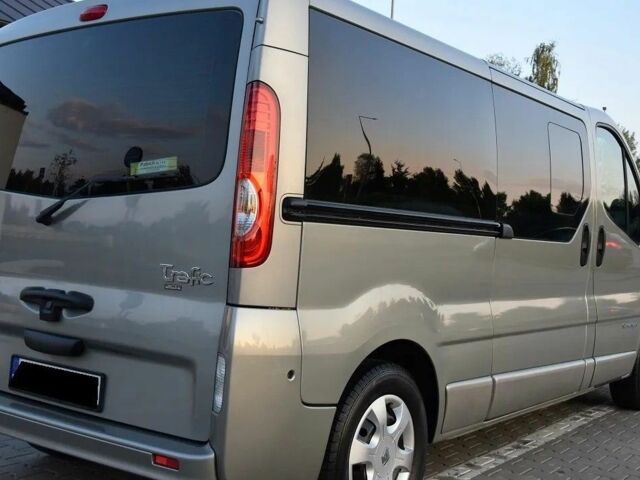 Серый Рено Трафик, объемом двигателя 2 л и пробегом 127 тыс. км за 9400 $, фото 11 на Automoto.ua