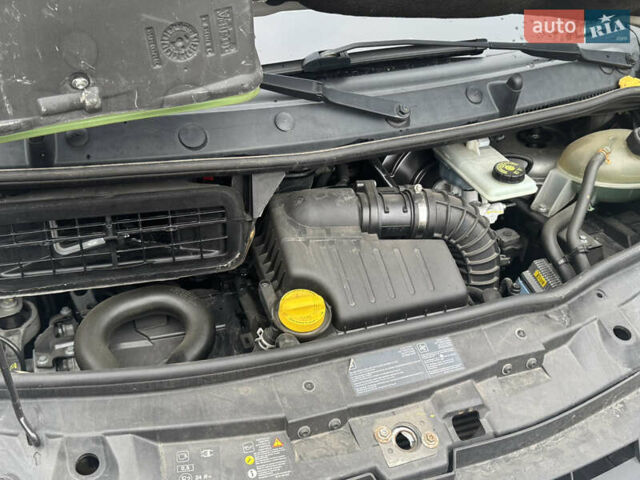 Серый Рено Трафик, объемом двигателя 2 л и пробегом 300 тыс. км за 13750 $, фото 12 на Automoto.ua