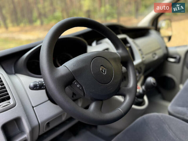 Сірий Рено Трафік, об'ємом двигуна 2 л та пробігом 267 тис. км за 16800 $, фото 44 на Automoto.ua