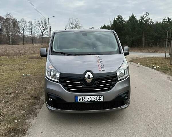 Серый Рено Трафик, объемом двигателя 1.6 л и пробегом 174 тыс. км за 11000 $, фото 1 на Automoto.ua