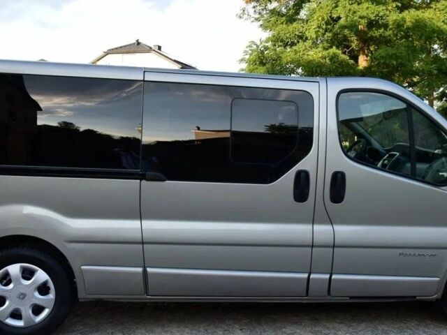 Серый Рено Трафик, объемом двигателя 2 л и пробегом 127 тыс. км за 9400 $, фото 3 на Automoto.ua