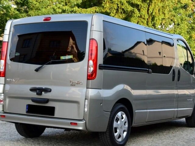 Серый Рено Трафик, объемом двигателя 2 л и пробегом 127 тыс. км за 9400 $, фото 6 на Automoto.ua
