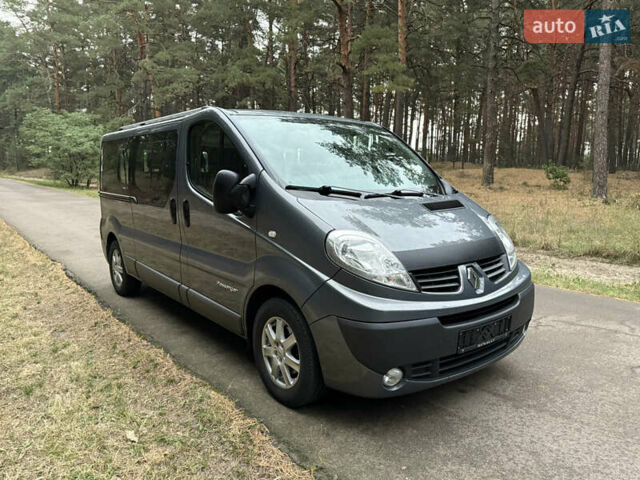 Серый Рено Трафик, объемом двигателя 2 л и пробегом 196 тыс. км за 17800 $, фото 60 на Automoto.ua