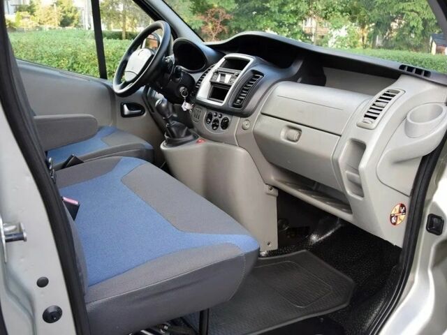 Серый Рено Трафик, объемом двигателя 2 л и пробегом 127 тыс. км за 9400 $, фото 16 на Automoto.ua