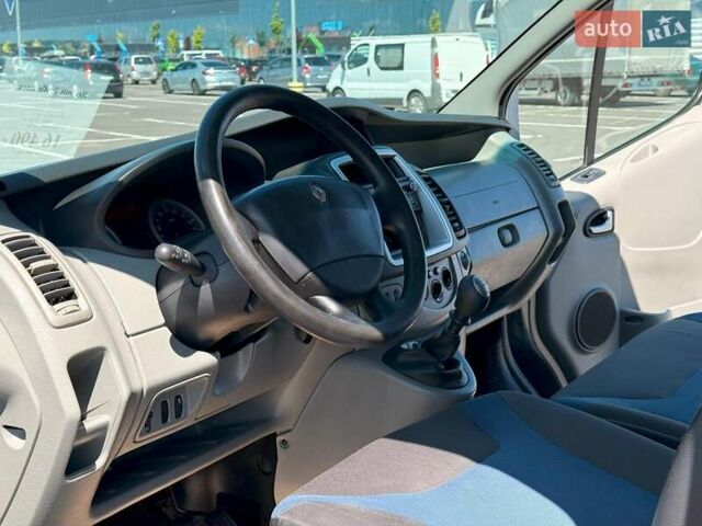Серый Рено Трафик, объемом двигателя 2 л и пробегом 312 тыс. км за 16000 $, фото 22 на Automoto.ua