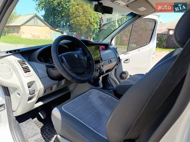 Серый Рено Трафик, объемом двигателя 2 л и пробегом 252 тыс. км за 15500 $, фото 6 на Automoto.ua