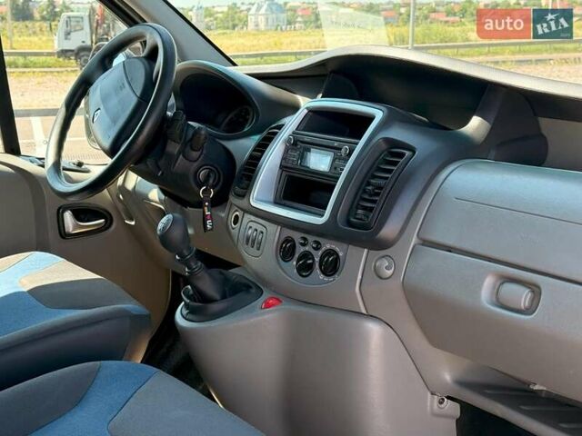 Серый Рено Трафик, объемом двигателя 2 л и пробегом 312 тыс. км за 16000 $, фото 13 на Automoto.ua