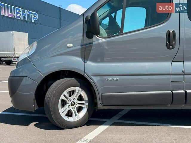 Серый Рено Трафик, объемом двигателя 2 л и пробегом 312 тыс. км за 16000 $, фото 4 на Automoto.ua