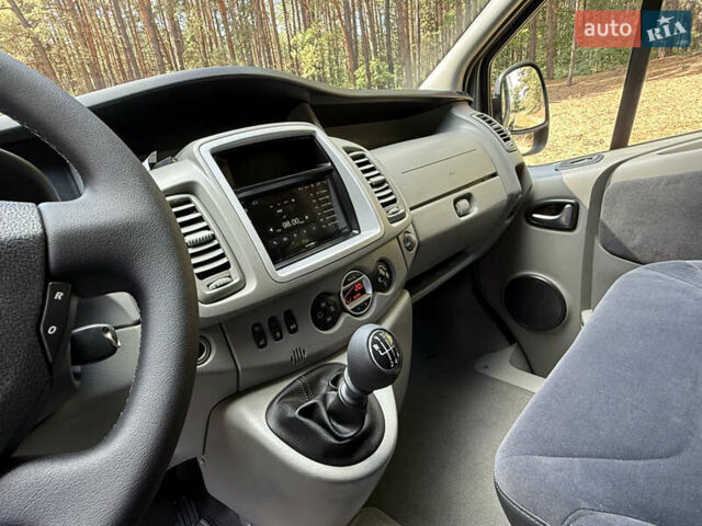 Сірий Рено Трафік, об'ємом двигуна 2 л та пробігом 267 тис. км за 16800 $, фото 42 на Automoto.ua