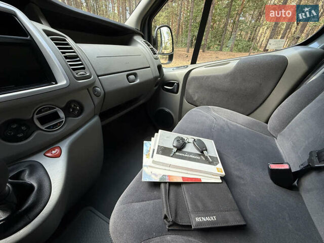 Сірий Рено Трафік, об'ємом двигуна 2 л та пробігом 267 тис. км за 16800 $, фото 78 на Automoto.ua