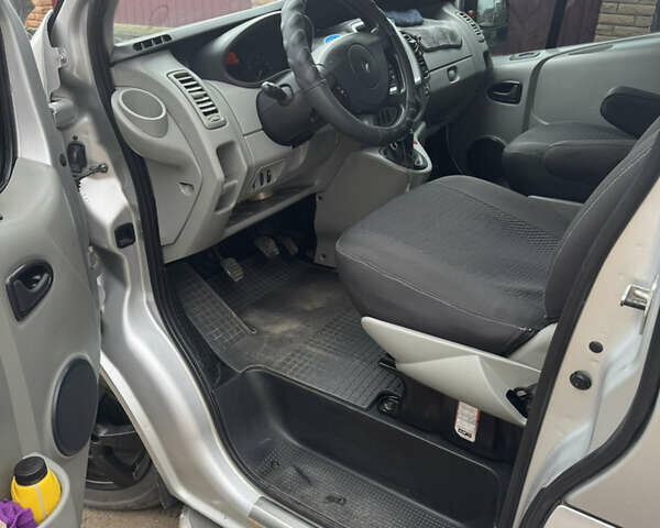 Серый Рено Трафик, объемом двигателя 2 л и пробегом 300 тыс. км за 13750 $, фото 9 на Automoto.ua