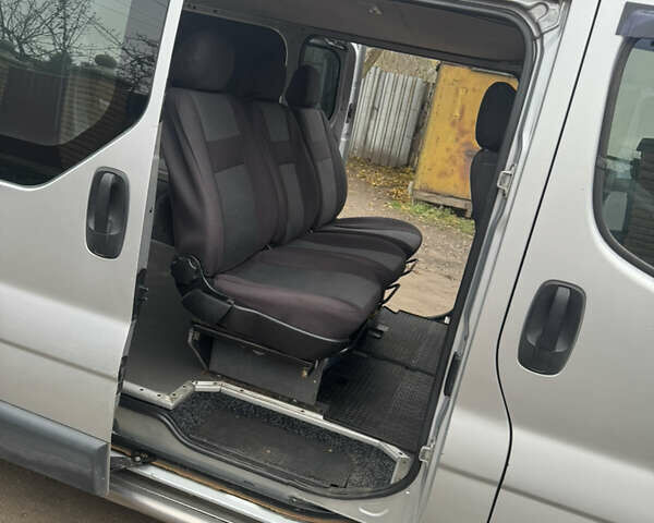 Серый Рено Трафик, объемом двигателя 2 л и пробегом 300 тыс. км за 13750 $, фото 4 на Automoto.ua