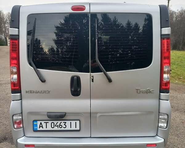 Серый Рено Трафик, объемом двигателя 2 л и пробегом 305 тыс. км за 15300 $, фото 1 на Automoto.ua