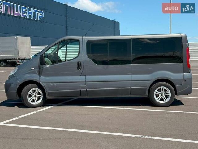 Серый Рено Трафик, объемом двигателя 2 л и пробегом 312 тыс. км за 16000 $, фото 3 на Automoto.ua