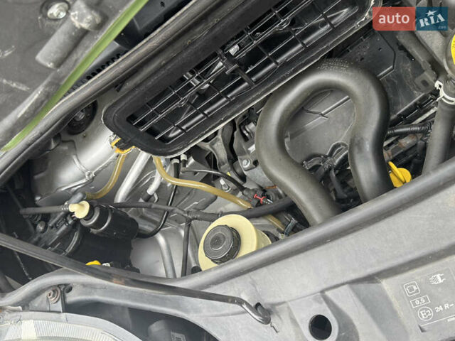 Серый Рено Трафик, объемом двигателя 2 л и пробегом 300 тыс. км за 13750 $, фото 13 на Automoto.ua