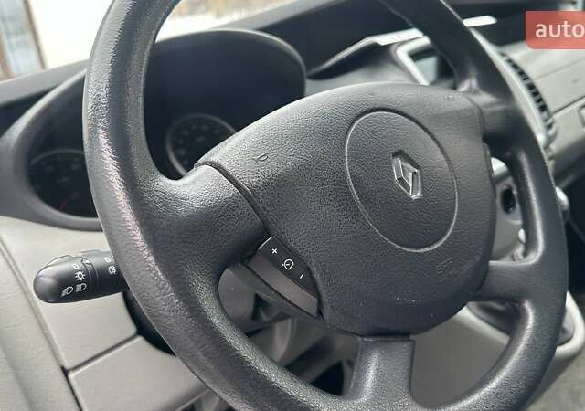 Серый Рено Трафик, объемом двигателя 2 л и пробегом 238 тыс. км за 15800 $, фото 7 на Automoto.ua