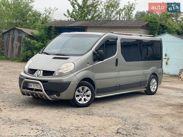 Серый Рено Трафик, объемом двигателя 2 л и пробегом 247 тыс. км за 16850 $, фото 3 на Automoto.ua