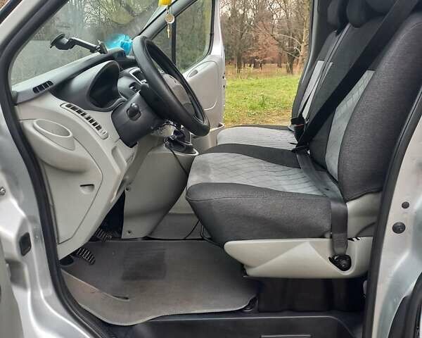 Серый Рено Трафик, объемом двигателя 2 л и пробегом 305 тыс. км за 15300 $, фото 12 на Automoto.ua