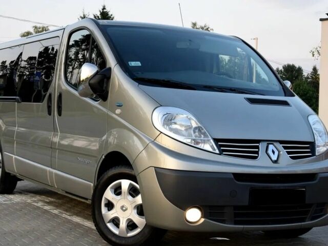 Серый Рено Трафик, объемом двигателя 2 л и пробегом 127 тыс. км за 9400 $, фото 2 на Automoto.ua