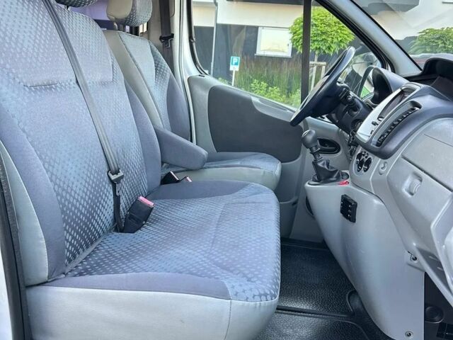 Сірий Рено Трафік, об'ємом двигуна 2 л та пробігом 191 тис. км за 8900 $, фото 11 на Automoto.ua