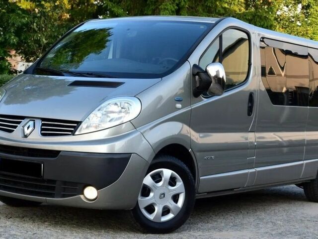 Серый Рено Трафик, объемом двигателя 2 л и пробегом 127 тыс. км за 9400 $, фото 1 на Automoto.ua