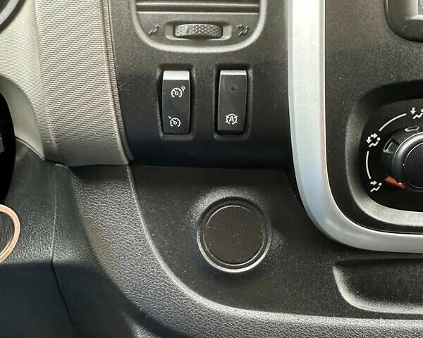 Серый Рено Трафик, объемом двигателя 1.6 л и пробегом 174 тыс. км за 11000 $, фото 10 на Automoto.ua