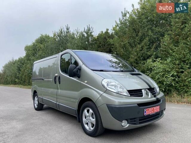Серый Рено Трафик, объемом двигателя 2 л и пробегом 169 тыс. км за 13900 $, фото 2 на Automoto.ua