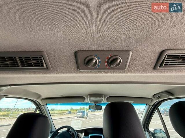 Серый Рено Трафик, объемом двигателя 2 л и пробегом 312 тыс. км за 16000 $, фото 20 на Automoto.ua