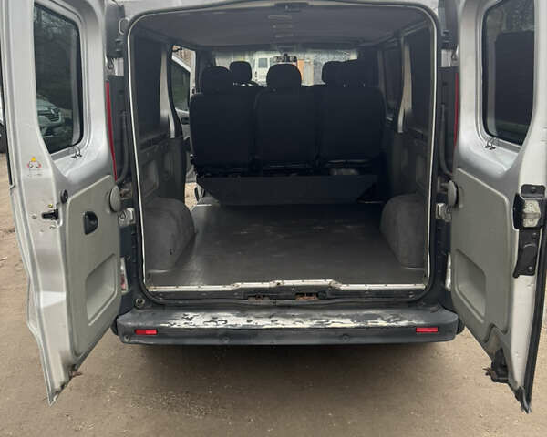 Серый Рено Трафик, объемом двигателя 2 л и пробегом 300 тыс. км за 13750 $, фото 6 на Automoto.ua