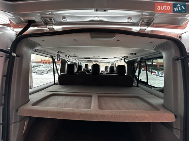 Серый Рено Трафик, объемом двигателя 2 л и пробегом 349 тыс. км за 18600 $, фото 18 на Automoto.ua