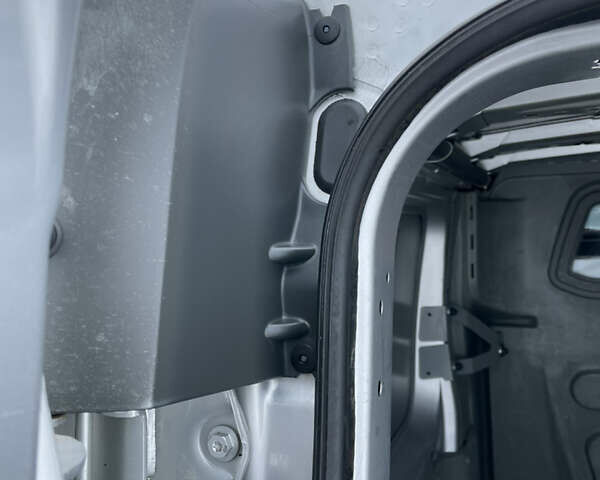 Сірий Рено Трафік, об'ємом двигуна 2 л та пробігом 258 тис. км за 16300 $, фото 60 на Automoto.ua