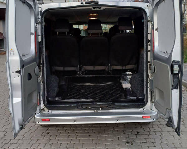 Серый Рено Трафик, объемом двигателя 2 л и пробегом 239 тыс. км за 15800 $, фото 7 на Automoto.ua