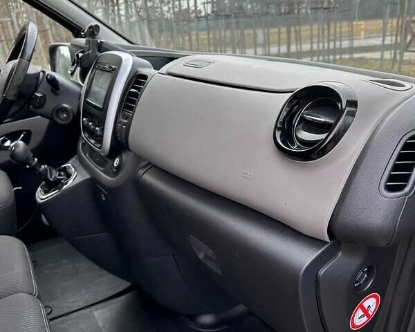 Серый Рено Трафик, объемом двигателя 1.6 л и пробегом 174 тыс. км за 11000 $, фото 11 на Automoto.ua