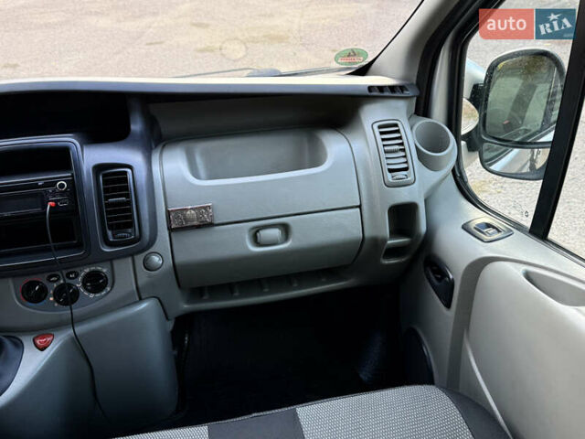 Сірий Рено Трафік, об'ємом двигуна 2 л та пробігом 340 тис. км за 12600 $, фото 14 на Automoto.ua