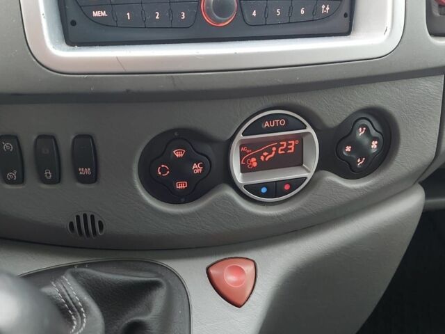 Сірий Рено Трафік, об'ємом двигуна 2 л та пробігом 130 тис. км за 8900 $, фото 11 на Automoto.ua