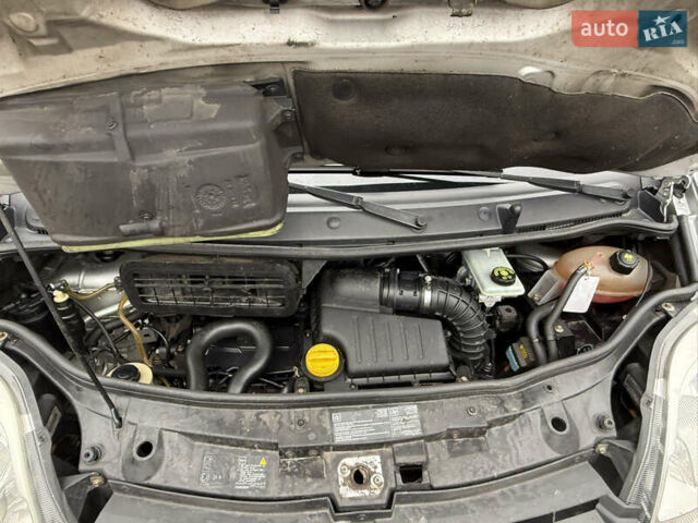 Серый Рено Трафик, объемом двигателя 2 л и пробегом 444 тыс. км за 16000 $, фото 15 на Automoto.ua