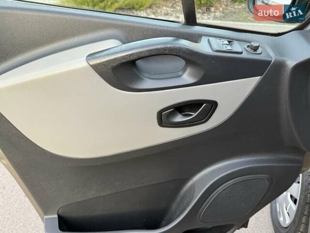 Сірий Рено Трафік, об'ємом двигуна 1.6 л та пробігом 254 тис. км за 14700 $, фото 52 на Automoto.ua