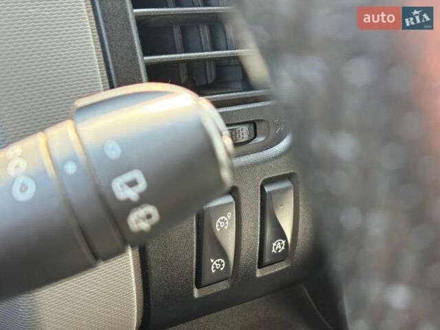 Серый Рено Трафик, объемом двигателя 1.6 л и пробегом 330 тыс. км за 13950 $, фото 22 на Automoto.ua