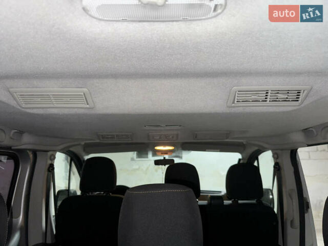 Серый Рено Трафик, объемом двигателя 1.6 л и пробегом 217 тыс. км за 17400 $, фото 5 на Automoto.ua
