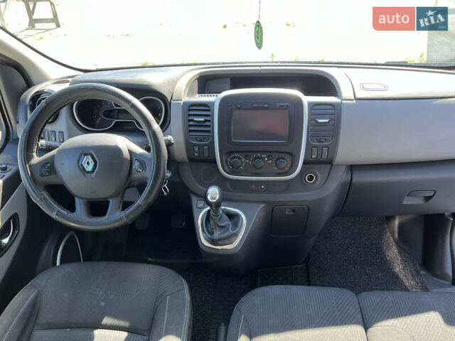 Серый Рено Трафик, объемом двигателя 1.6 л и пробегом 318 тыс. км за 16500 $, фото 8 на Automoto.ua