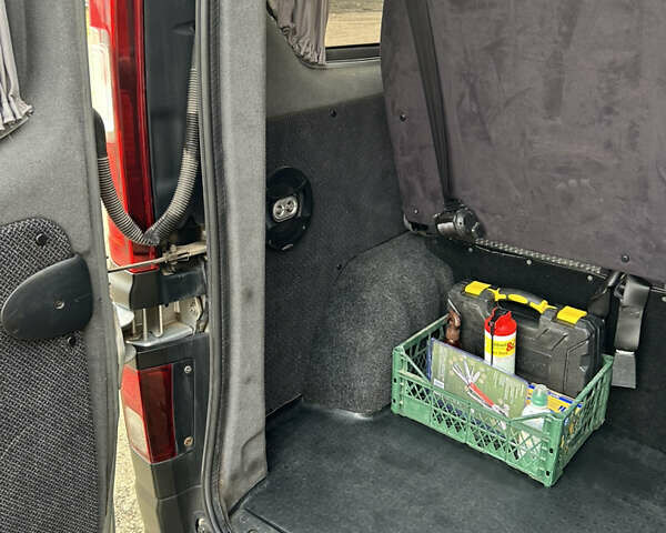 Сірий Рено Трафік, об'ємом двигуна 1.6 л та пробігом 340 тис. км за 13700 $, фото 29 на Automoto.ua