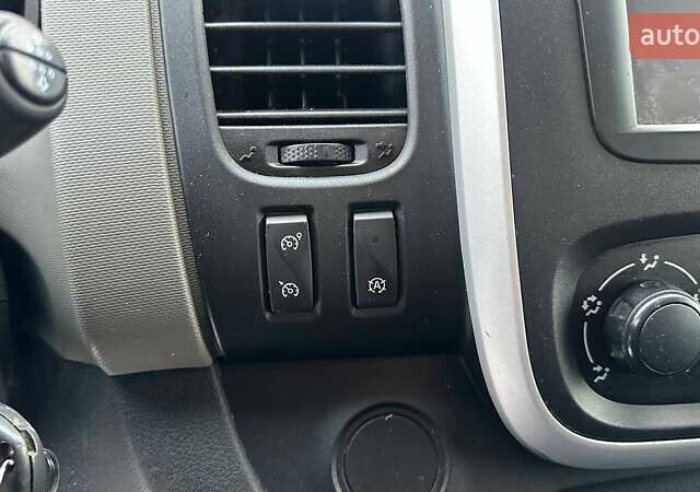 Серый Рено Трафик, объемом двигателя 1.6 л и пробегом 245 тыс. км за 15800 $, фото 9 на Automoto.ua