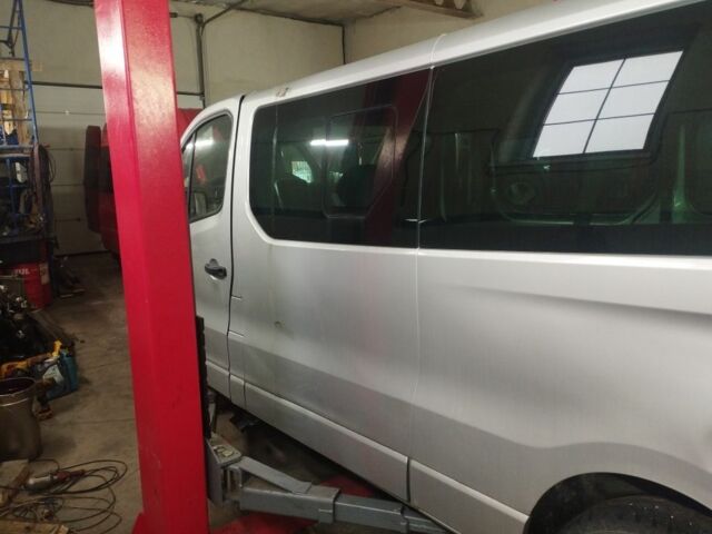 Серый Рено Трафик, объемом двигателя 1 л и пробегом 200 тыс. км за 2500 $, фото 2 на Automoto.ua