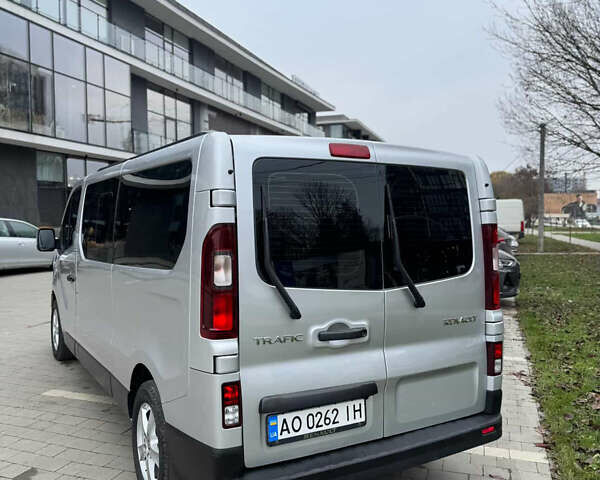 Серый Рено Трафик, объемом двигателя 1.6 л и пробегом 265 тыс. км за 15800 $, фото 3 на Automoto.ua