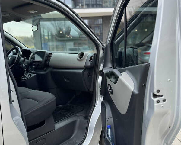 Серый Рено Трафик, объемом двигателя 1.6 л и пробегом 265 тыс. км за 15800 $, фото 12 на Automoto.ua