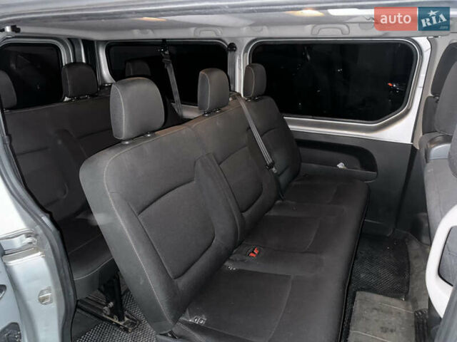 Серый Рено Трафик, объемом двигателя 1.6 л и пробегом 217 тыс. км за 17400 $, фото 3 на Automoto.ua