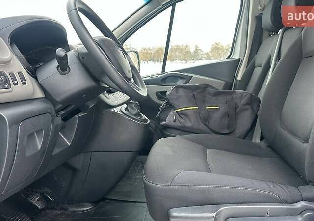 Серый Рено Трафик, объемом двигателя 1.6 л и пробегом 245 тыс. км за 15800 $, фото 6 на Automoto.ua