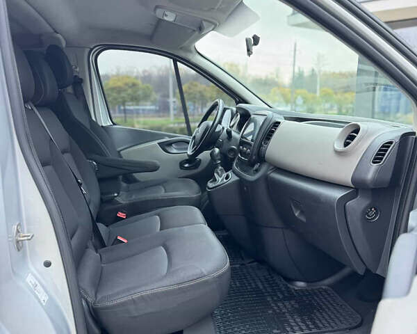 Серый Рено Трафик, объемом двигателя 1.6 л и пробегом 265 тыс. км за 15800 $, фото 11 на Automoto.ua